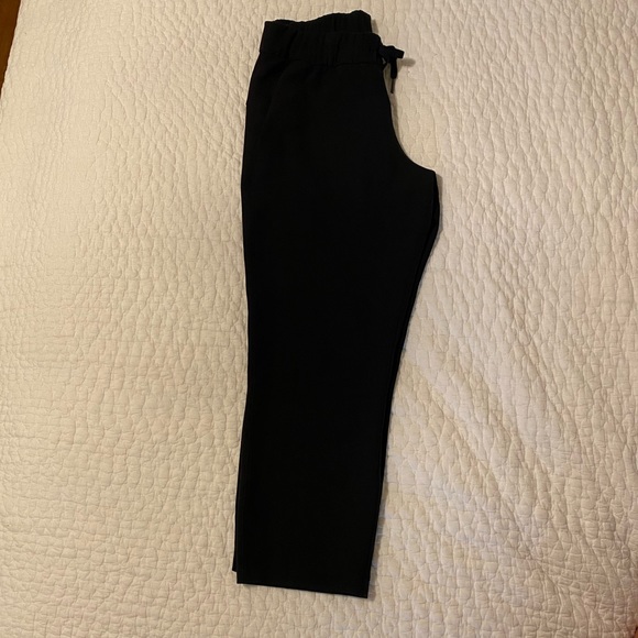 Lululemon capris - Picture 2 of 5